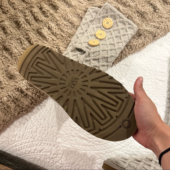 UGG Australia lattice cardy women’s boot - Picture 2 of 3